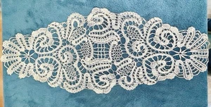 LOVELY LARGE OLD VINTAGE OVAL LONG INTRICATE ECRU HANDMADE DOILY!! - Picture 1 of 4