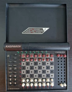 Computadora electrónica de juego de ajedrez vintage Saitek Kasparov Cavalier - Imagen 1 de 8