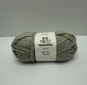 Big Twist Petite Yarn Skein – Soft Gray | 87 yds | 100% Acrylic | Lot# 11/6111 - Bild 1 von 6