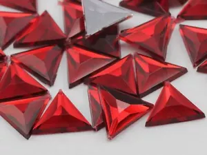 Pietre preziose acriliche triangolo retro piatto 13 mm rubino rosso .TM - 50 pezzi - Foto 1 di 4