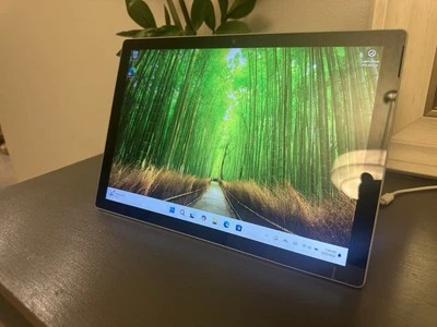 Microsoft Surface Pro 7 Core i5/8GB/128GB WiFi White Hot Spots - Image 1 of 4