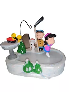 Hallmark Keepsake Ornament - Peanuts on Ice - Snoopy, Lucy, Etc - Sound & Motion - Picture 1 of 10