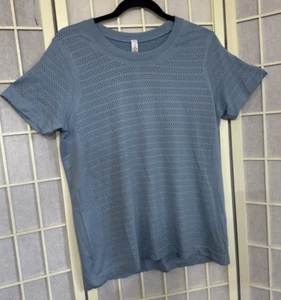 Lululemon Train To Be Short Sleeve Shirt Blue Vented Athleisure Minimalist Sz 10 - Picture 1 of 12