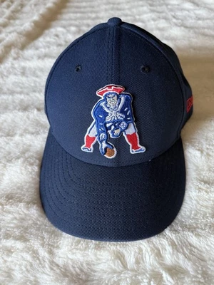 New England Patriots Throwback New Era 59FIFTY 7 3/8 gorra ajustada bajo perfil Foto 1 de 3