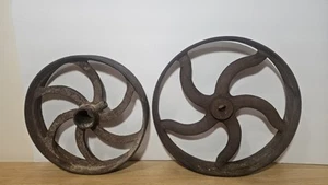Lotto 2 antiche macchine da cucire americane a pedale del 1800 in ghisa cinghia puleggia ruota - Foto 1 di 7