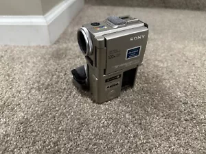 Sony DCR-PC1 HANDYCAM DIGITAL MiniDV Camcorder For Parts - Picture 1 of 4