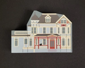 CAT'S MEOW Village Gammon Corners Batavia Illinois Wood Shelf Sitter - Picture 1 of 8