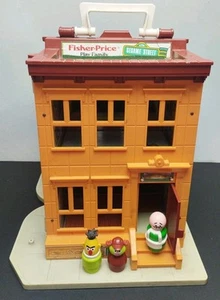 Rare 1974 Fisher Price Play Family SESAME STREET House Toy - 3 Little People - Picture 1 of 14