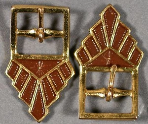 UN PAR DE HEBILLAS DE METAL DE ESMALTE VINTAGE VINTAGE DE ORO MARRÓN 20'S DECO 1.3 " - Imagen 1 de 1