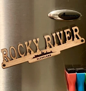 Rocky River, Cleveland Ohio Madera Hecho a Mano Nevera Imán Regalo Coleccionar Memorabilia - Imagen 1 de 3