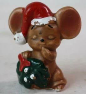Mouse Figurine Lefton Christmas Wreath Hat Miniature Mouse Ceramic Hand Painted - Picture 1 of 1
