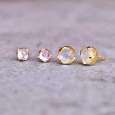 Pendientes bohemios de oro rodio de plata de ley 925 con cabujón de piedra lunar Foto 1 de 4