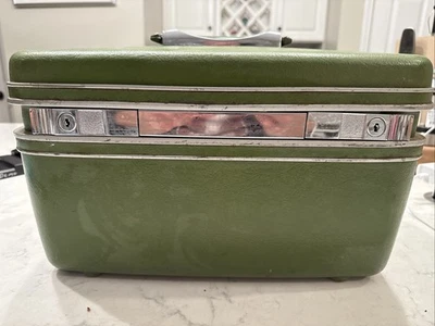 VTG Samsonite Silhouette Train Case Hardshell Avocado Green Pouch Lining No Keys - Image 1 of 4