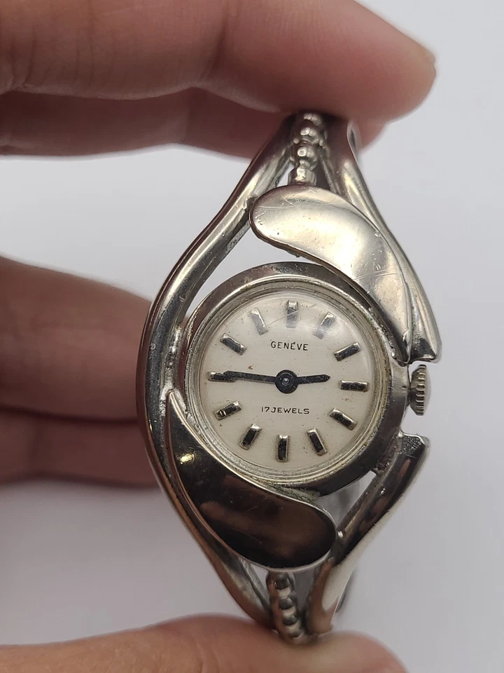 ВИНТАЖНЫЕ женские механические часы-манжеты Geneve с 17 камнями на запчасти или для ремонта - Изображение 1 из 4