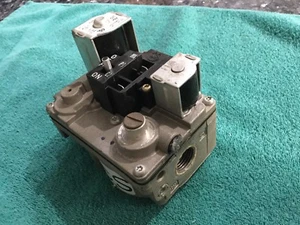 White Rodgers 36E24 205 gas valve Trane C330926P01 - Picture 1 of 3