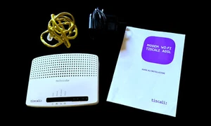 Router Modem Switch Hub Wi-Fi Wireless ADSL2+ Technicolor TG582n Tiscali - Foto 1 di 4