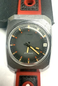 ULTRA RARE VINTAGE TIMEX ELECTRIC HIDDEN CROWN WATCH LARGE UNIQUE CASE COOL DIAL - Picture 1 of 20