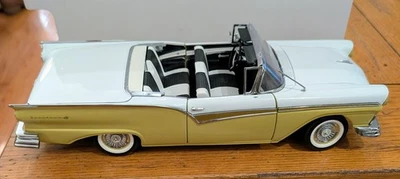 Ford Fairlane Skyliner 1957 Sun Star techo rígido convertible modelo diecast 1:18 Foto 1 de 4