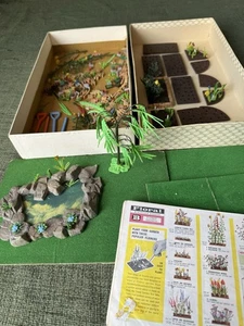 Lotto lavoro fiori e accessori plastica giardino floreale Britains vintage M160 - Foto 1 di 11
