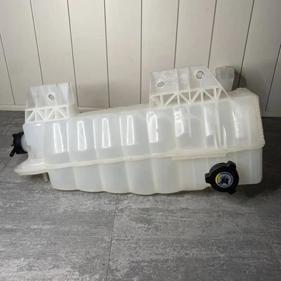 New Coolant Reservoir Tank for 2013-20 Kenworth T680 T880 Peterbilt 579 DR104002 - Image 1 of 4