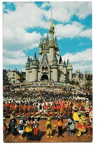 CINDERELLA CASTLE & CAST Mickey Mouse Walt Disney World Orlando FL Postcard - Picture 1 of 2