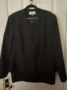 Womans Le Suit Black Shiny Skirt Suit - Size 18 - Picture 1 of 16