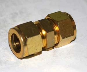 5/8 Tube Brass Union Compression Fitting Swagelok B-1010-6 - Picture 1 of 2