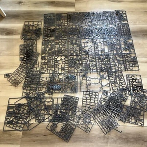 WARHAMMER 40K Games Workshop Incomplete Mixed Sprue Parts Lot - Picture 1 of 15