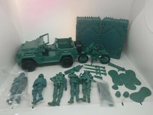 2014 SDCC ACID RAIN ENORME lote verde - Commander - Jeep - Juego de figuras de acción - bicicleta - Imagen 1 de 11