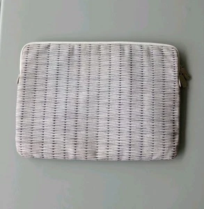 Liberty White/Grey Patterned Fabric Laptop Padded Bag /Clutch Case. H12" × W16". - Afbeelding 1 van 14
