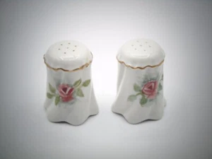 Vintage Signed Porcelain Pink Rose Bud Pattern Salt And Pepper Shakers - Picture 1 of 7