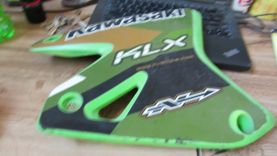 Kawasaki KLX400 R 2003 panel de cuchara de radiador lateral derecho Foto 1 de 1