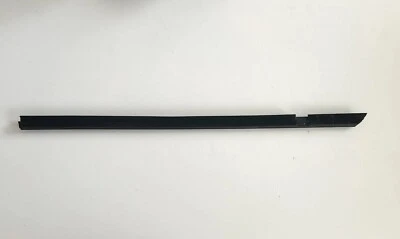 Vedação interna de cinto para janela traseira esquerda Chrysler 200 Touring fabricante de equipamento original 2011-2014 - Imagem 1 de 4