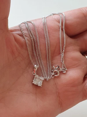 Colgante y collar de diamantes naturales de 0,25 quilates con corte baguette de oro blanco de 18 quilates no de 9 k Foto 1 de 4