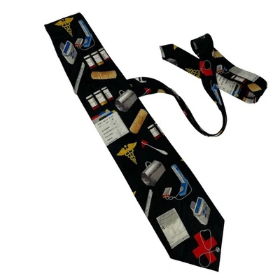 Corbata negra para hombre con corbata en el cuello visita al consultorio médico enfermera Foto 1 de 4