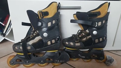 Sehr guterhaltene Inlineskates in Gr. 39 mit Zubehör, Knie- Handgelenkschoner   - Bild 1 von 4