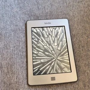 LECTOR DE LIBROS ELECTRÓNICOS AMAZON KINDLE 4ª GENERACIÓN D01200 4 GB WI-FI 6" PLATEADO-EN MUY BUENA CONDICIÓN - Imagen 1 de 5