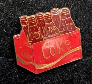 Vintage Enamel Coke a Cola six pack bottles hat pin/lapel pin. size 1" by 1" - Imagen 1 de 1