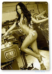 LETRERO DE ESTAÑO Máquina Tienda Pin-up Niña Garaje Máquina Tienda Hot Rod Letrero Decoración B518 - Imagen 1 de 2