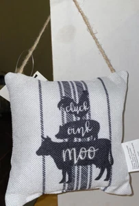 Small Door Pillow Chicken Pig Cow Cluck Oink Moo 5.5” X 5.5” NEW - Picture 1 of 2