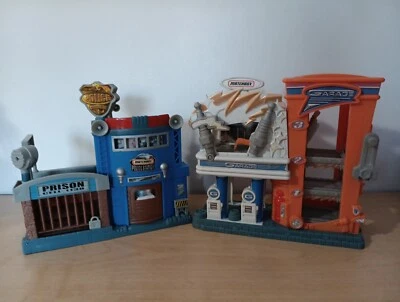 Matchbox Garage Playset Elevator & Gas Station & Hero City Police Station - Image 1 of 4