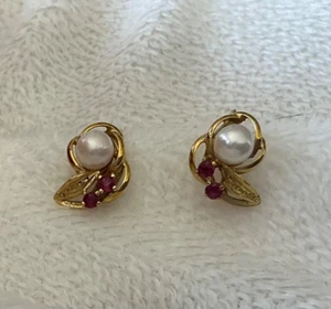 Beautiful Pearl and Natural Ruby 14K screwback earrings - Picture 1 of 6