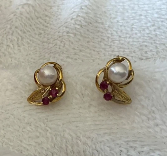 NON-PIERCED Beautiful Pearl and Natural Ruby 14K screwback earrings - Image 1 of 4