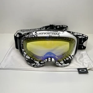 Oakley A-Frame 2.0 Schneebrille Black & White Newspaper, Yellow Iridium Lens - Bild 1 von 7