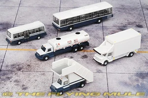 GeminiJets 1:200 Airport Service Vehicles - Picture 1 of 8