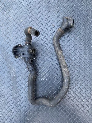 Carcasa termostato AUDI A3 2.0 FSI 110 kw completa con mangueras Foto 1 de 4