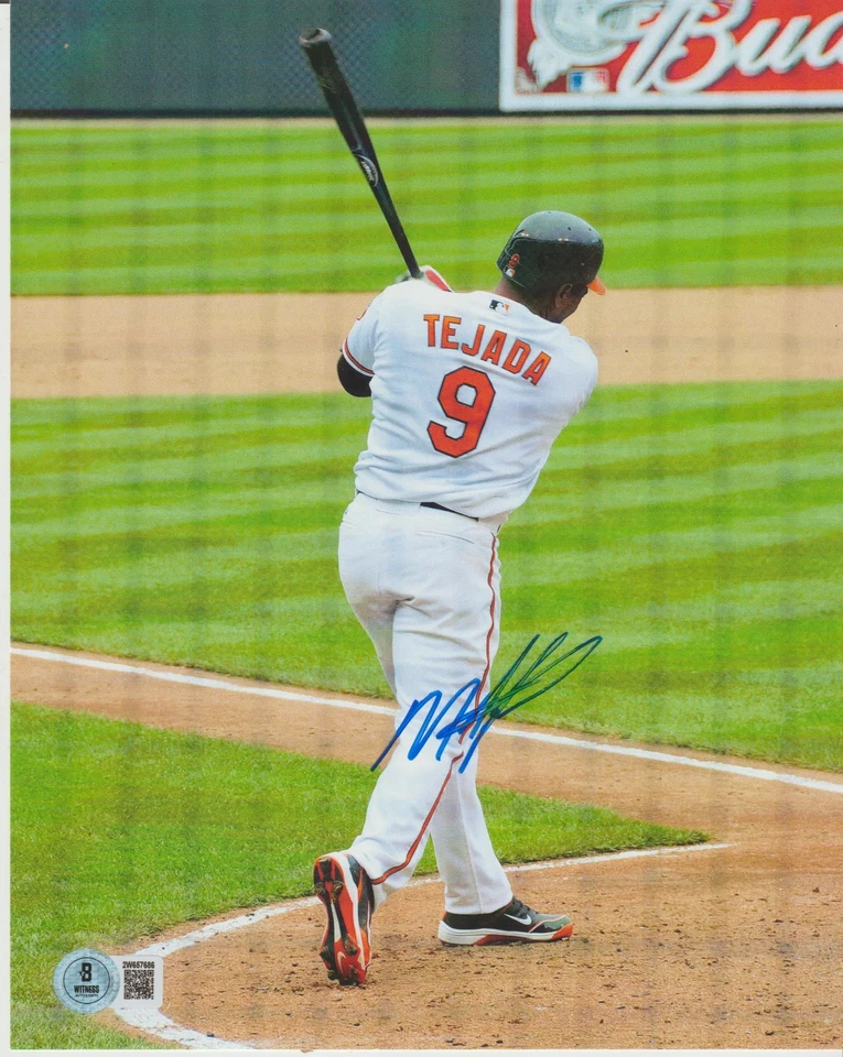 Foto firmada por Miguel Tejada 8 x 10 color brillante - Orioles - Beckett #2W657686 Foto 1 de 1