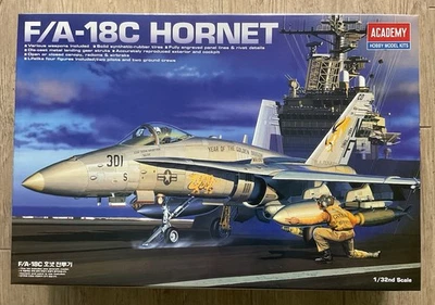 Nuevo 1/32 Academy US Navy F/A-18C Hornet VFA-192 Dragons Foto 1 de 2