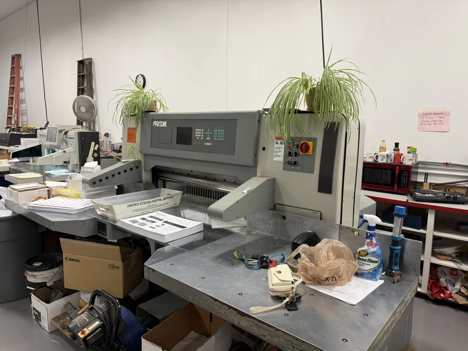 CORTADOR DE PAPEL PRISMA MODELO 115 45", programable, vigas de seguridad, mesa de aire Foto 1 de 2