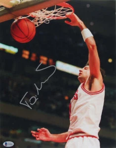 Toni Kukoc Signed Bulls 11x14 Photo (Beckett) - Bild 1 von 3